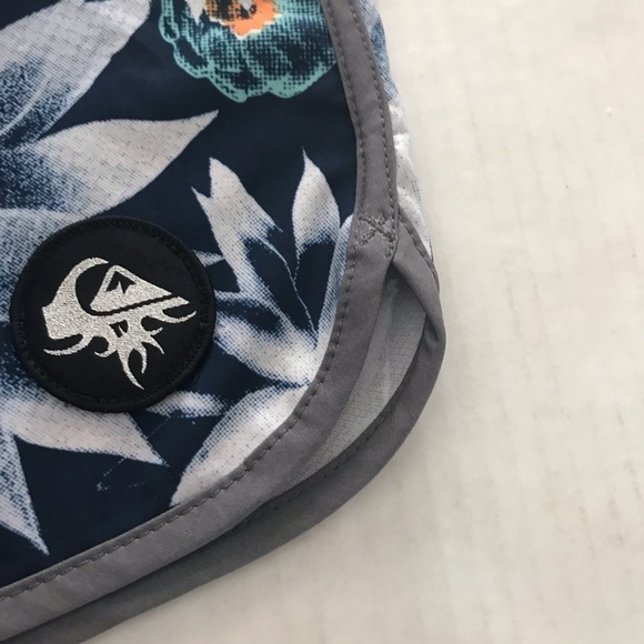 QUICKSILVER Crypt Scallop 20" Boardshorts - Picture 8 of 14